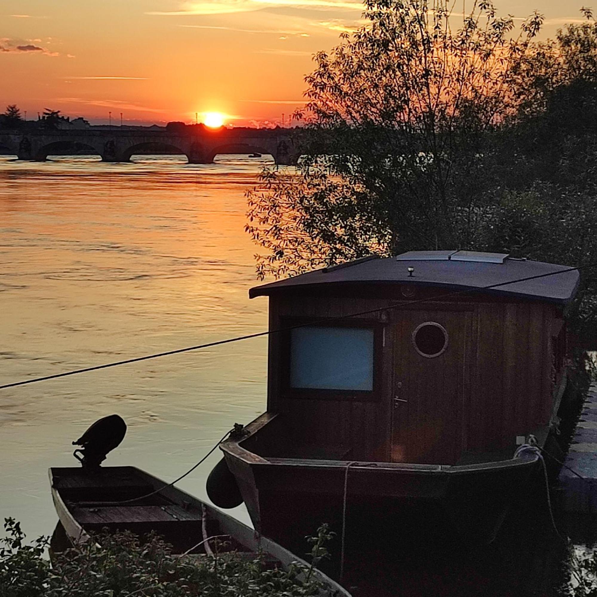 Une - Halte Entre Les Ponts - En Toute Simplicite Saumur Dış mekan fotoğraf